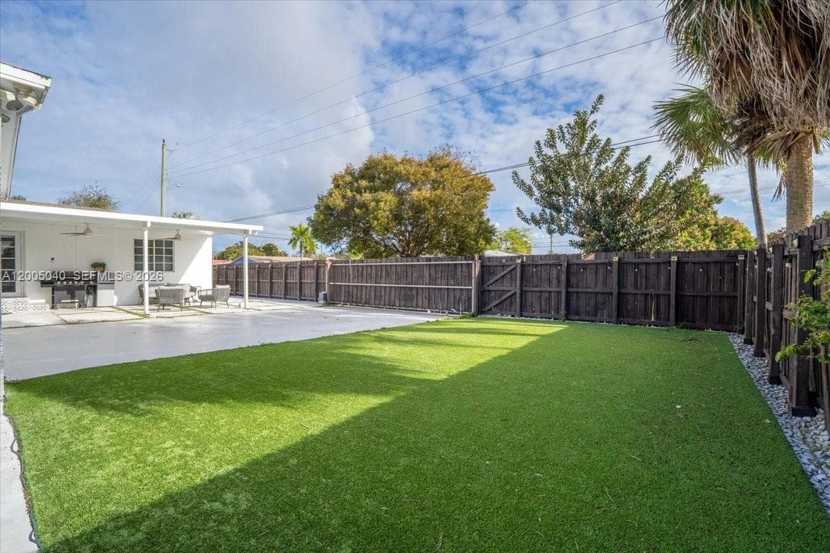 740 SW 7th Ave photo 24