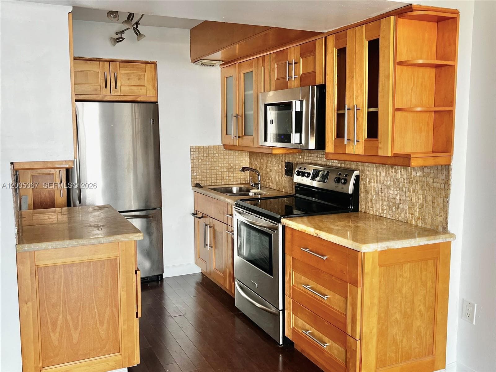 STRATFORD HOUSE CONDO · #1007 in North Miami Beach - Photo 6