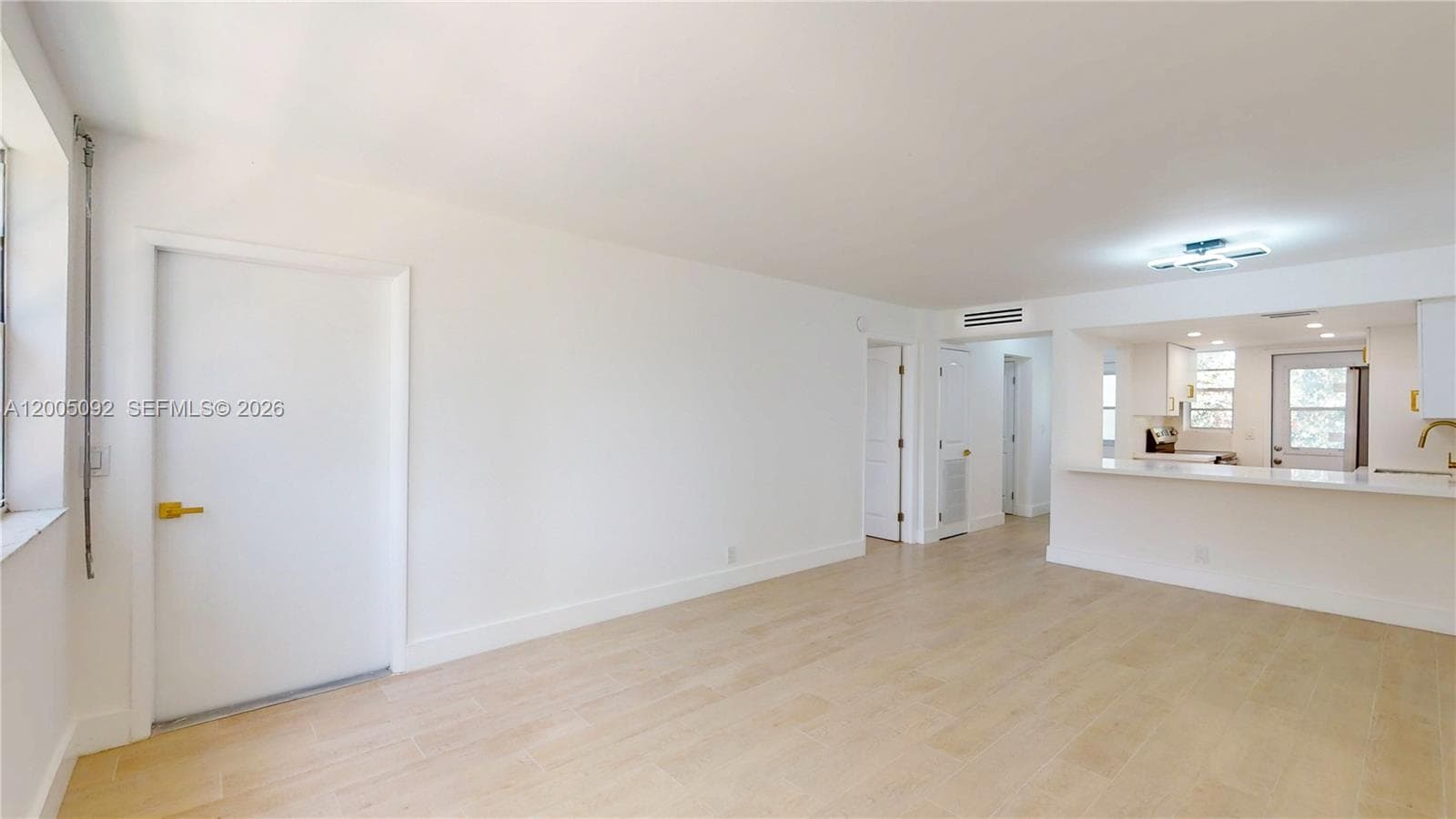 April Mist Condominium · #326 in Hallandale Beach - Photo 2