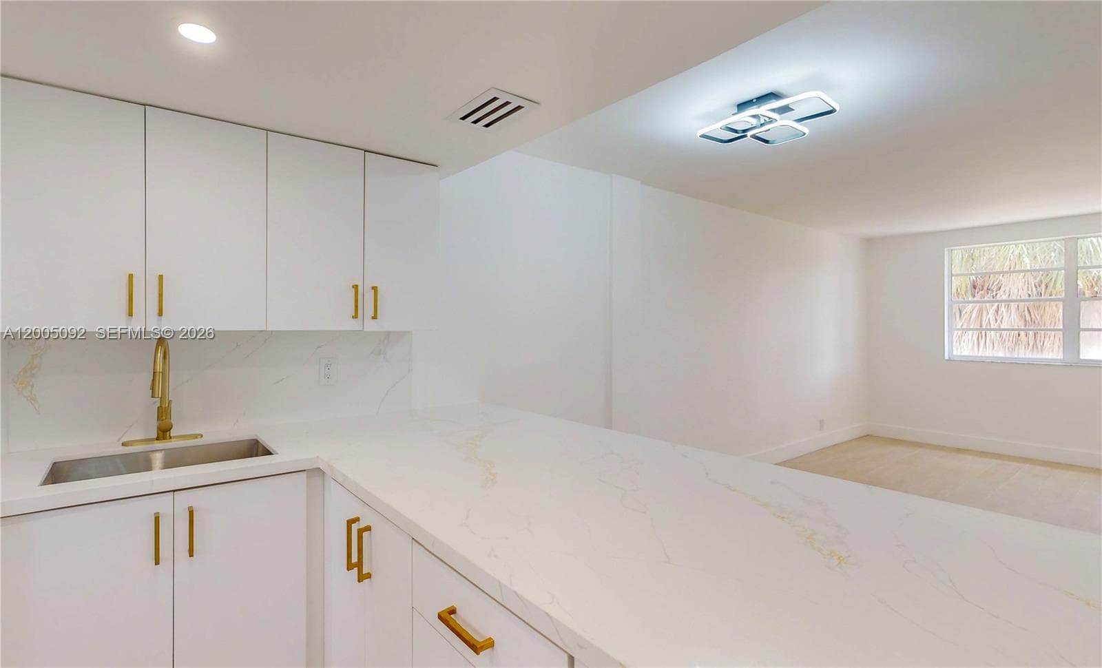 April Mist Condominium · #326 in Hallandale Beach - Photo 1
