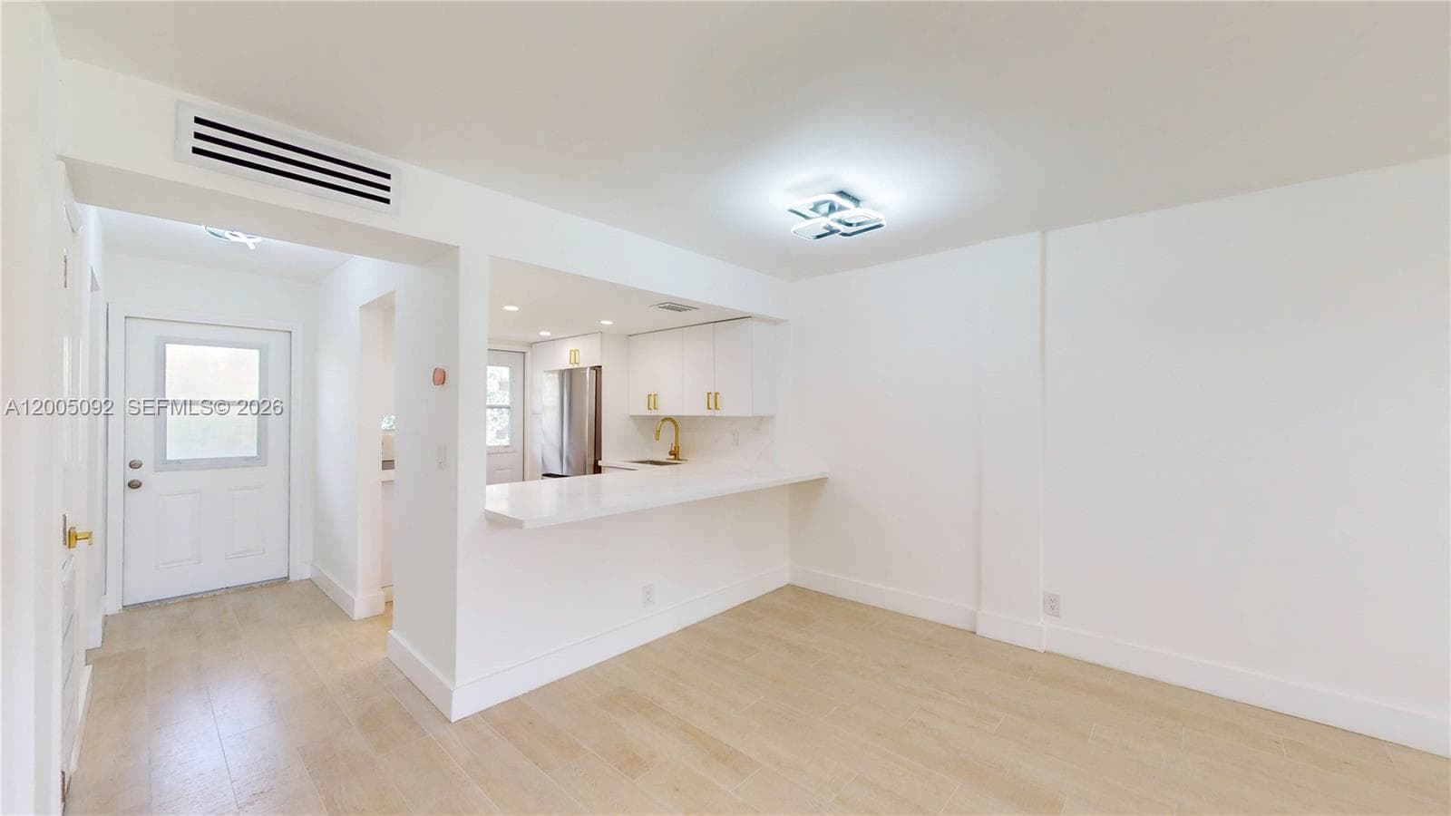April Mist Condominium · #326 in Hallandale Beach - Photo 4