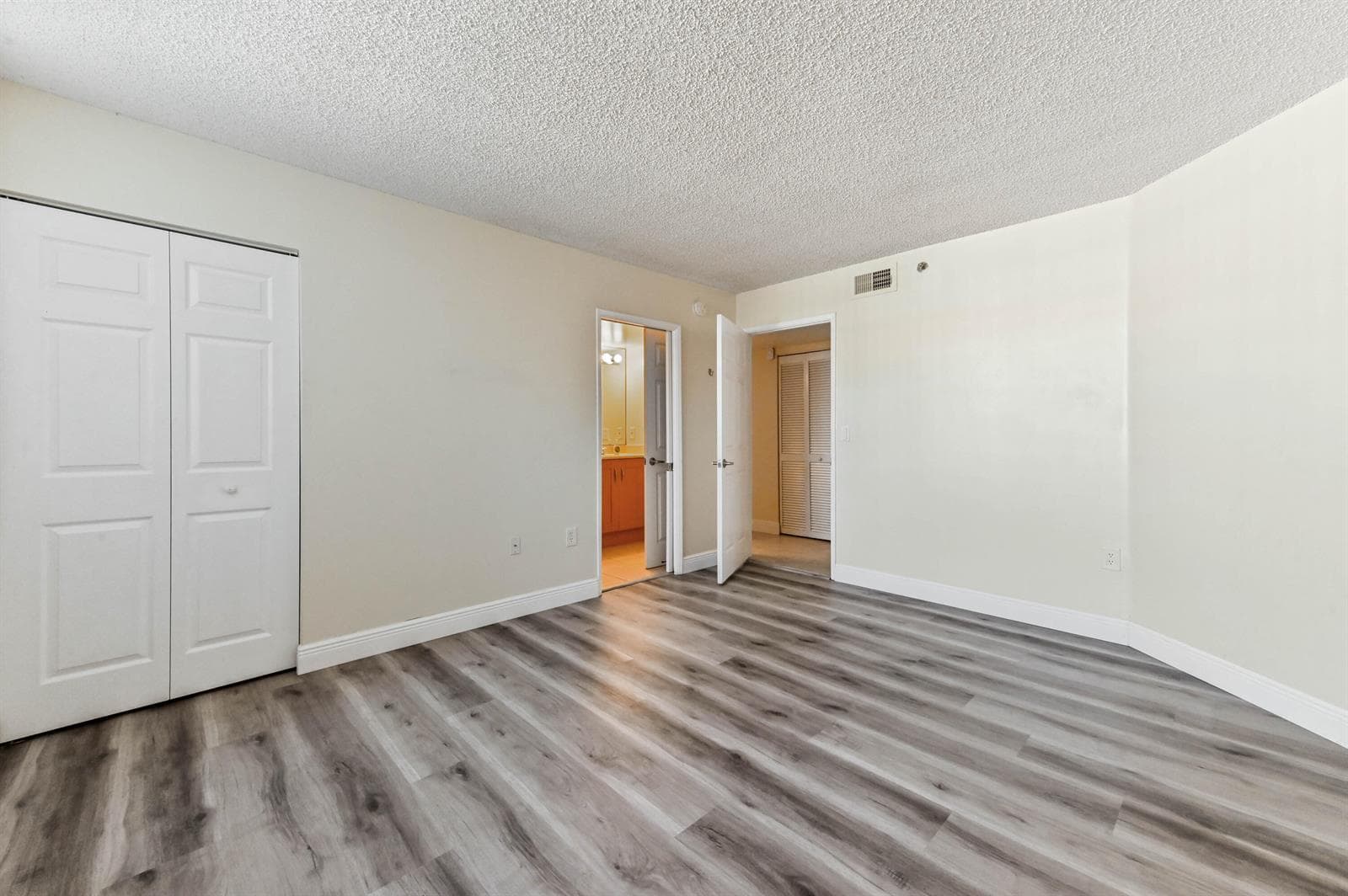 13 Bedroom 02