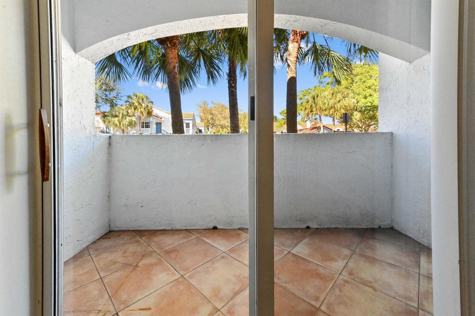 17 balcony 01