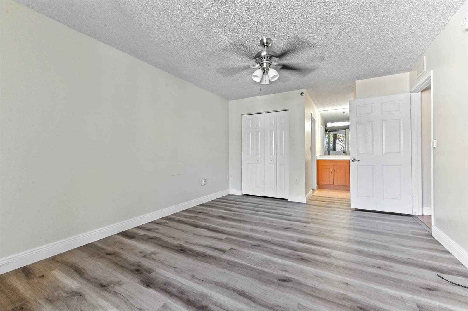 19 Bedroom 01