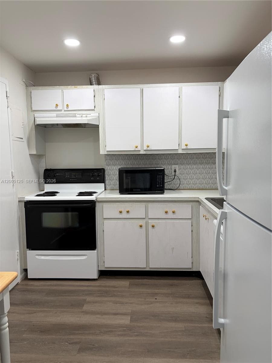 OCEAN VIEW TOWERS CONDO · #716 in Hallandale Beach - Photo 6