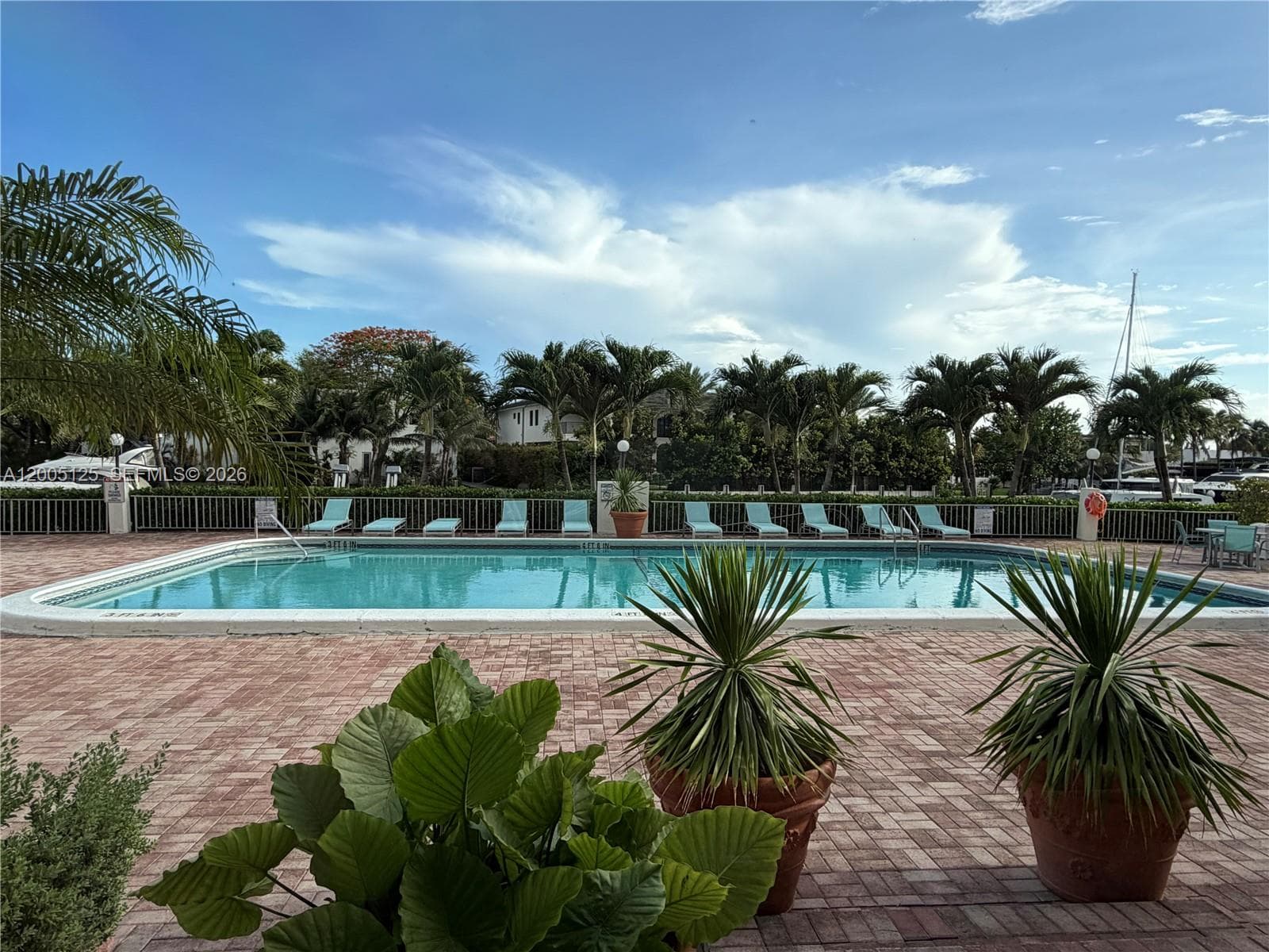 OCEAN VIEW TOWERS CONDO · #716 in Hallandale Beach - Photo 3