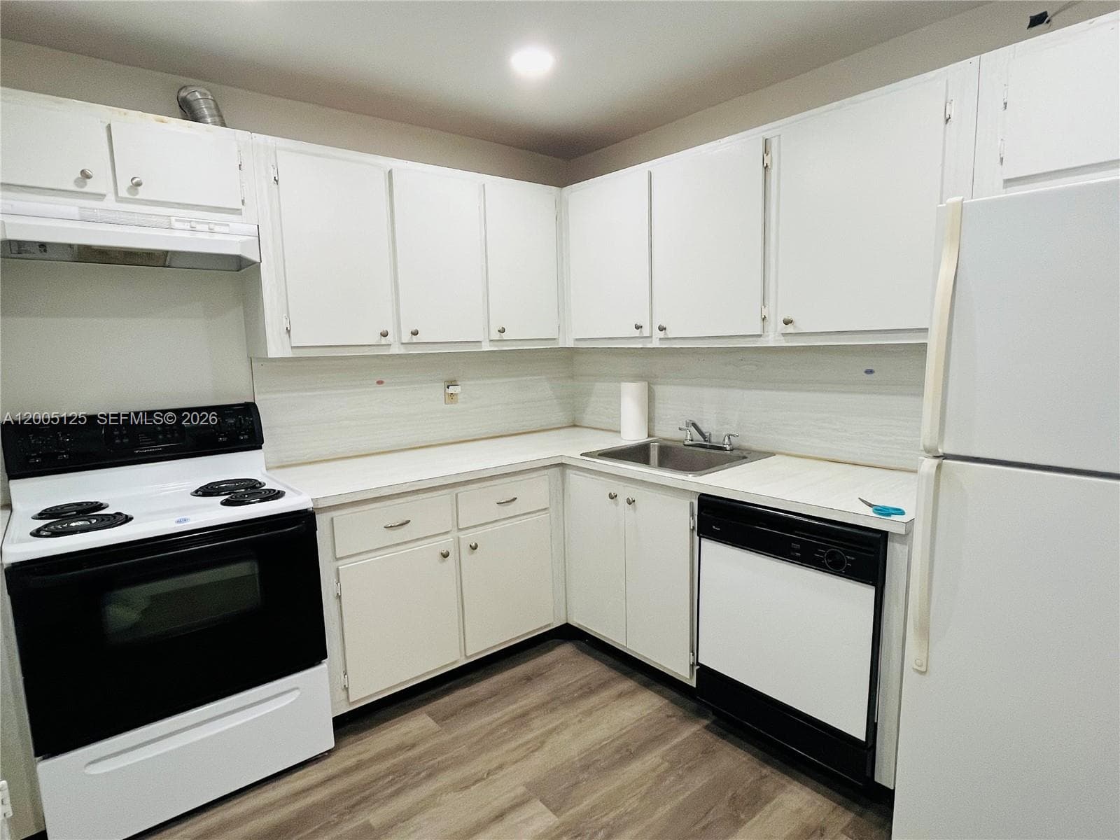 OCEAN VIEW TOWERS CONDO · #716 in Hallandale Beach - Photo 5