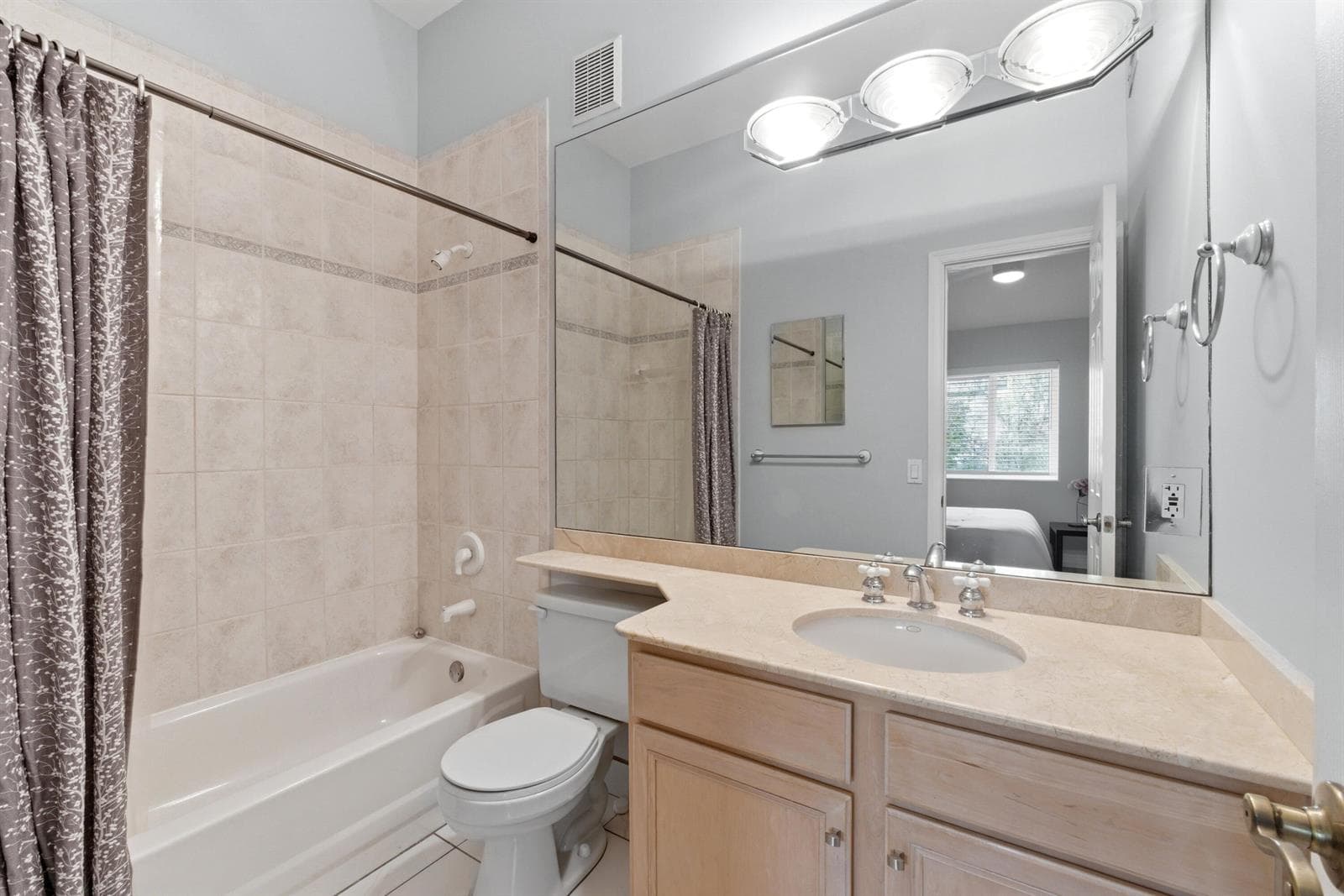 2445 NE 14th Street Causeway_007