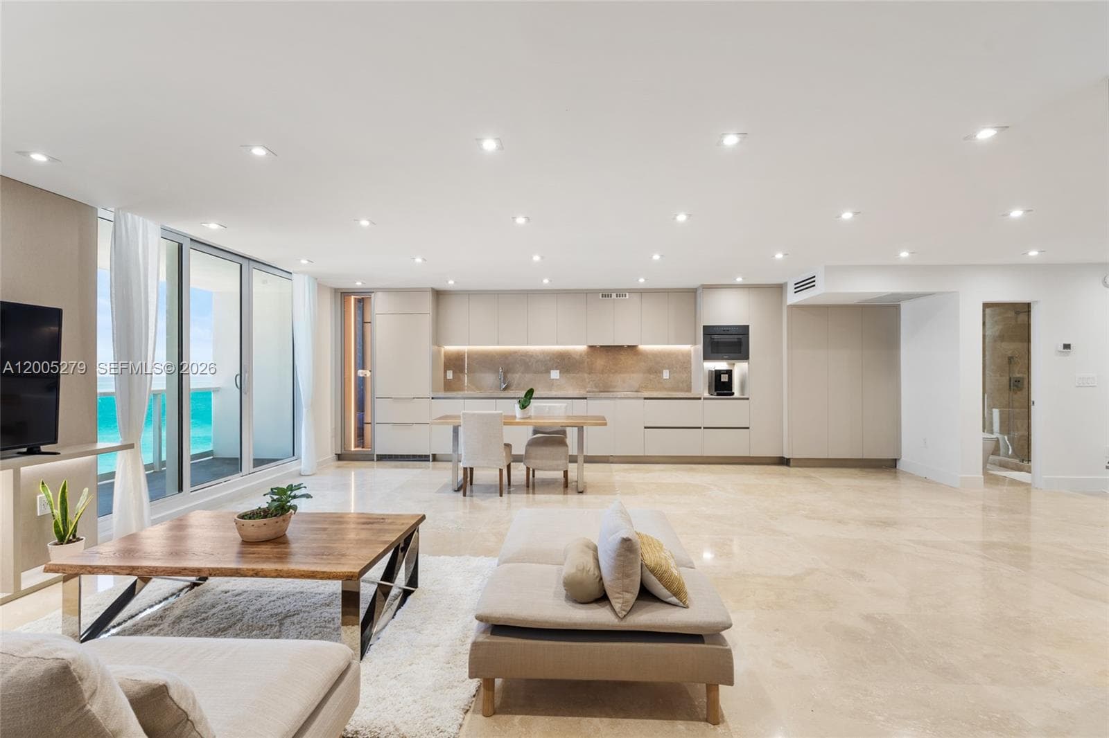 Roney Palace · #1011 in Miami Beach - Photo 4