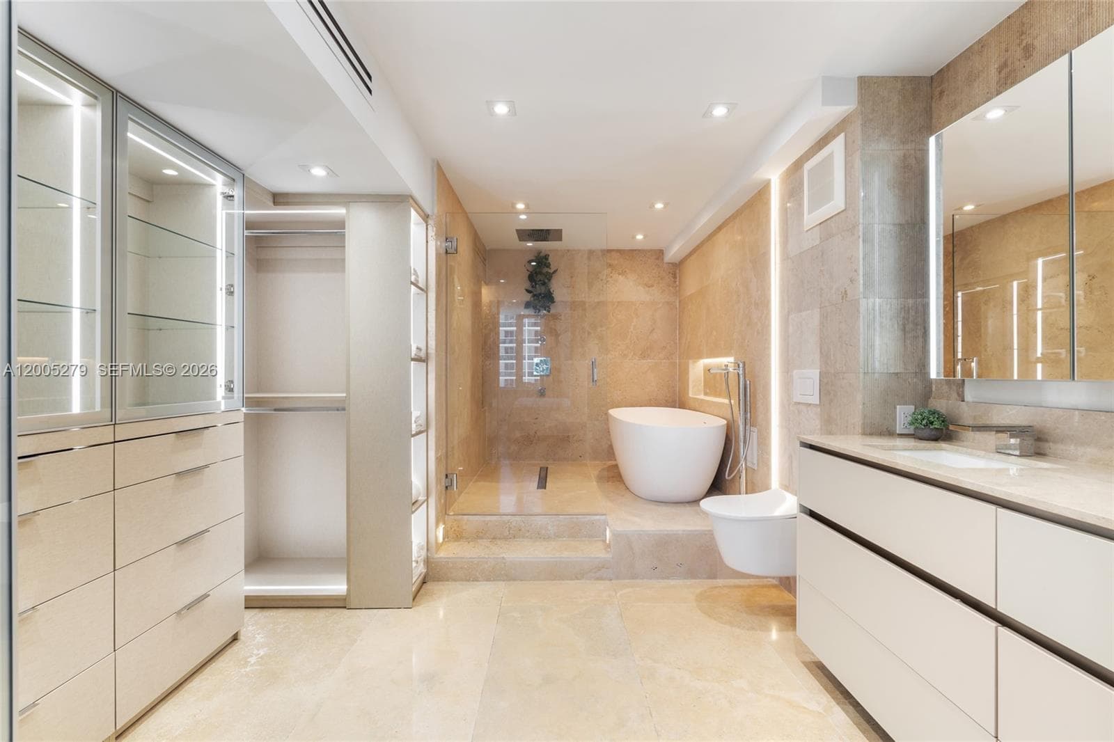Roney Palace · #1011 in Miami Beach - Photo 8