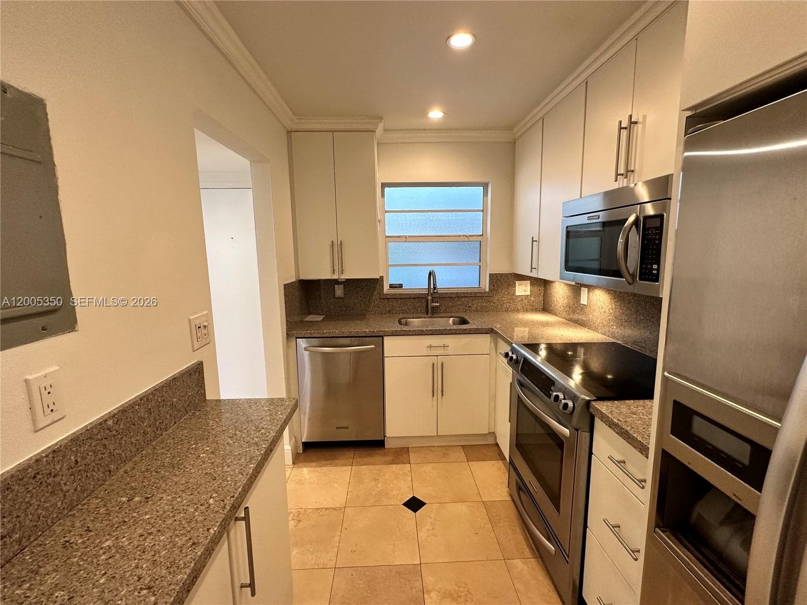 Lincoln West Gardens · #406 in Miami Beach - Photo 16