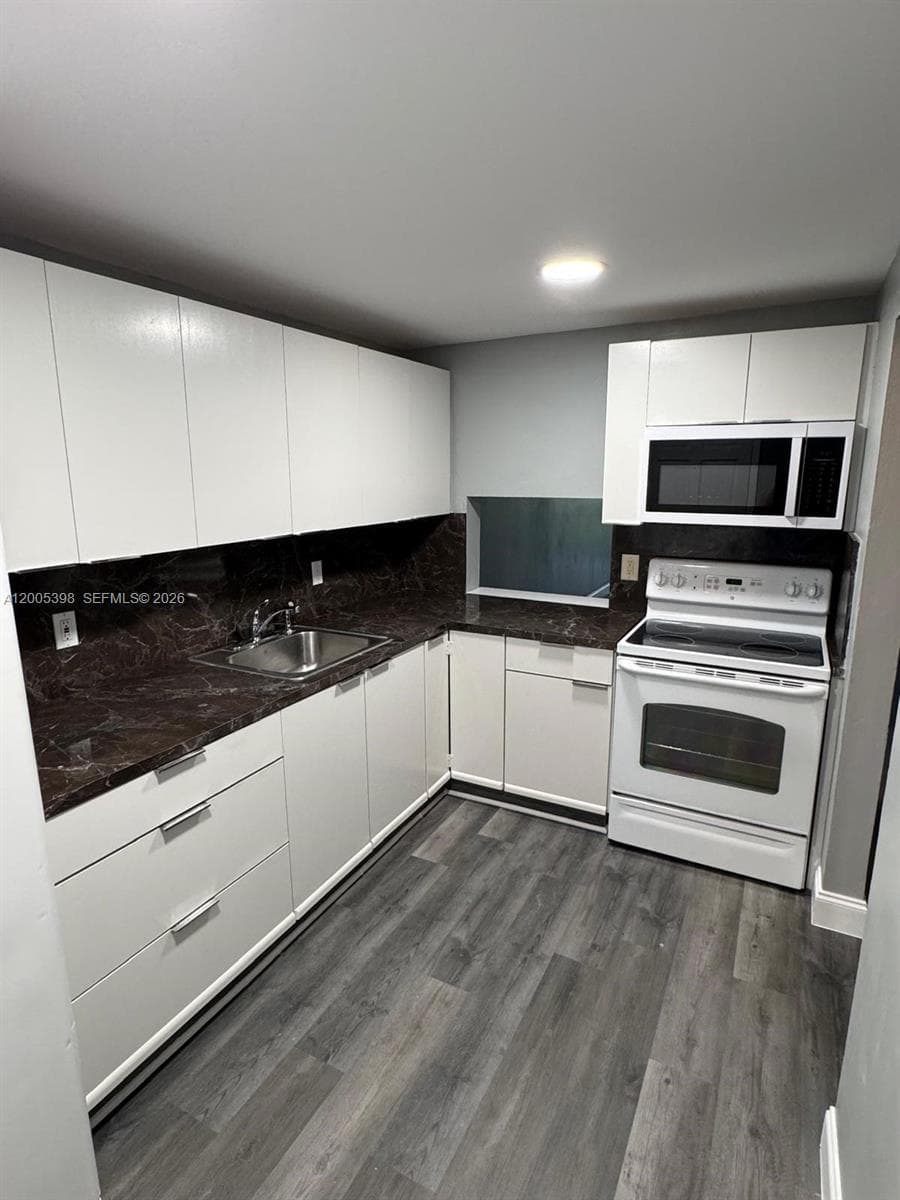 NEW WORLD CONDO APTS II · #130 in Miami Gardens - Photo 6