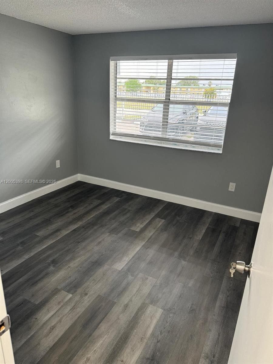 NEW WORLD CONDO APTS II · #130 in Miami Gardens - Photo 4