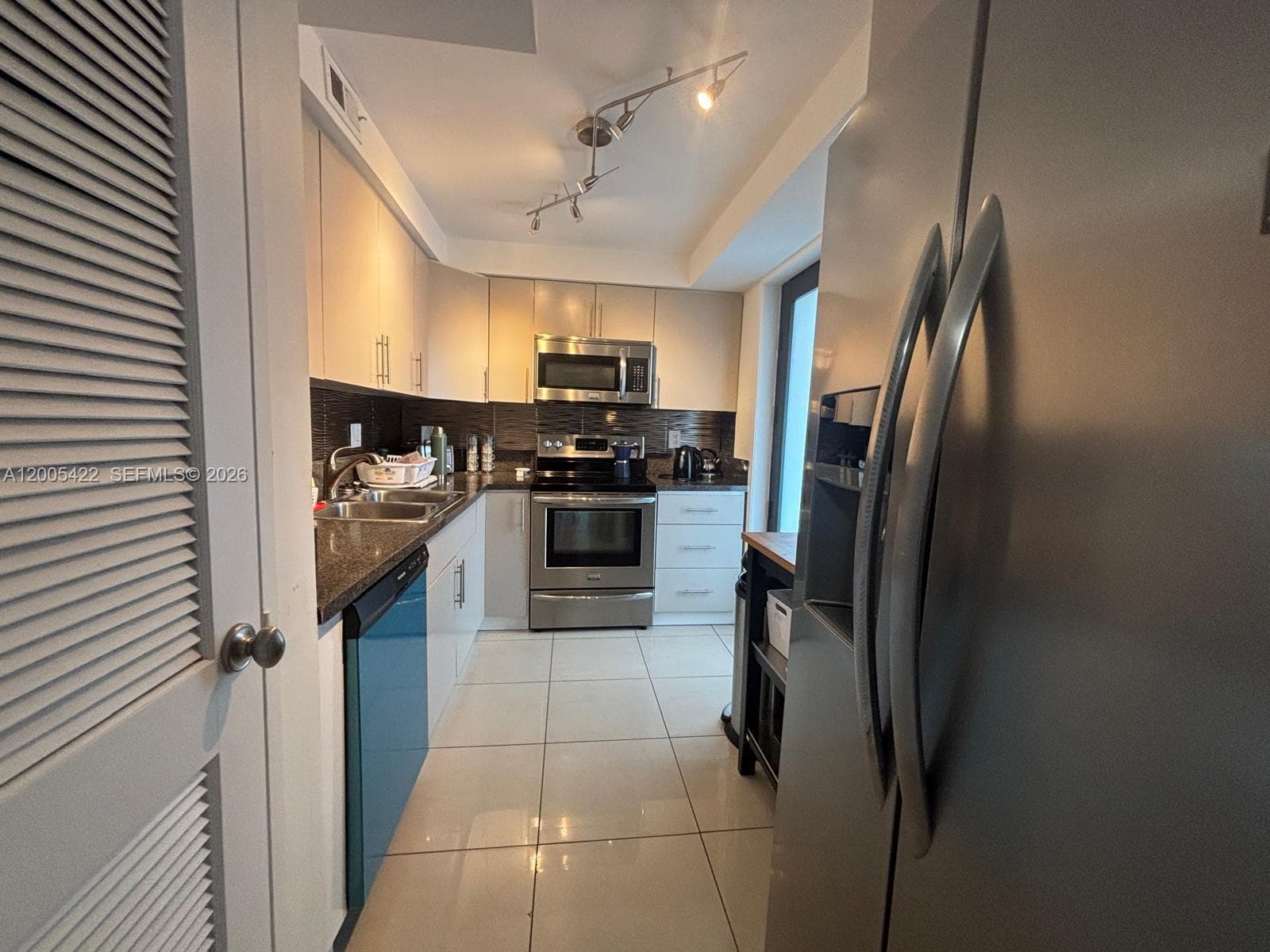 YACHT CLUB CONDO · #409 in Hallandale Beach - Photo 5