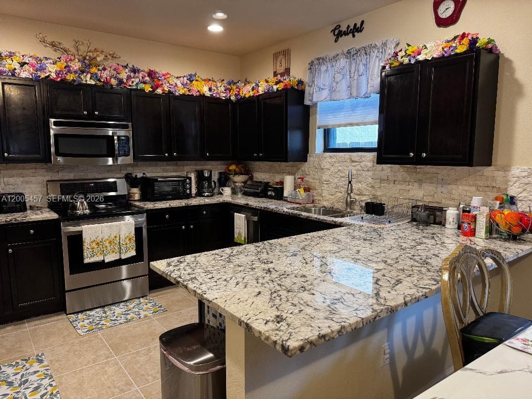 595 SE 33rd Ter photo 3