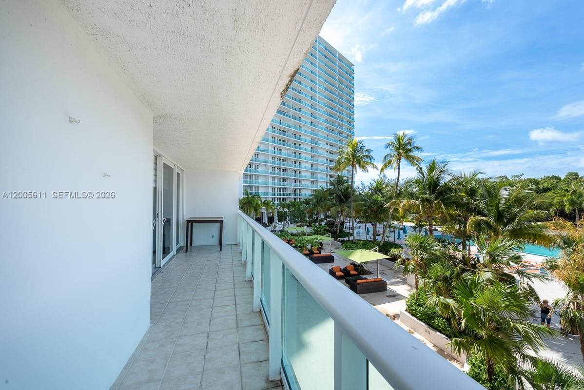 balcony view (wrap around)