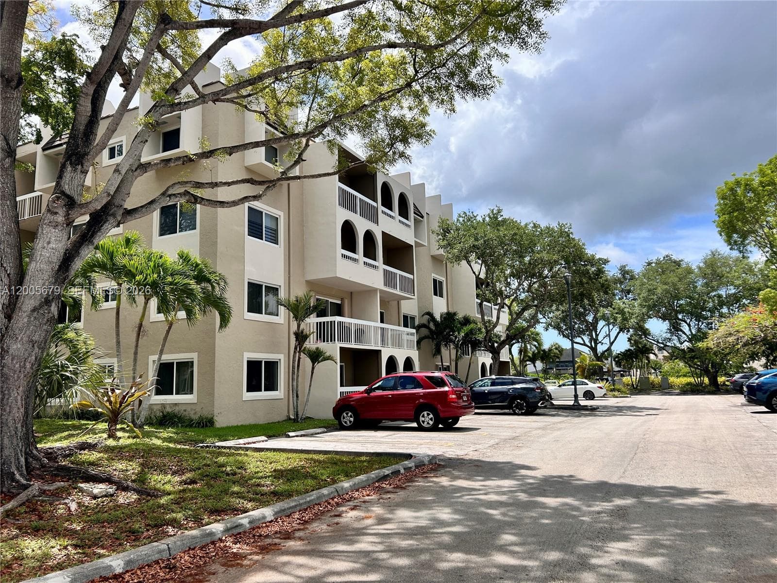 VILLAGE OF KINGS CREEK CO · #G404 in Miami - Photo 2