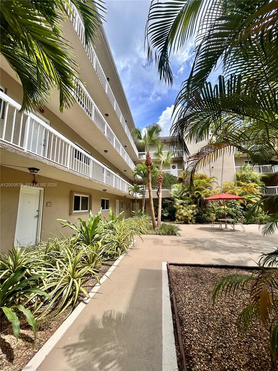 VILLAGE OF KINGS CREEK CO · #G404 in Miami - Photo 14