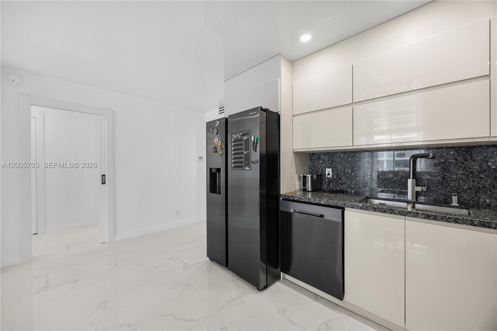 Prince George · #15B in Hallandale Beach - Photo 17