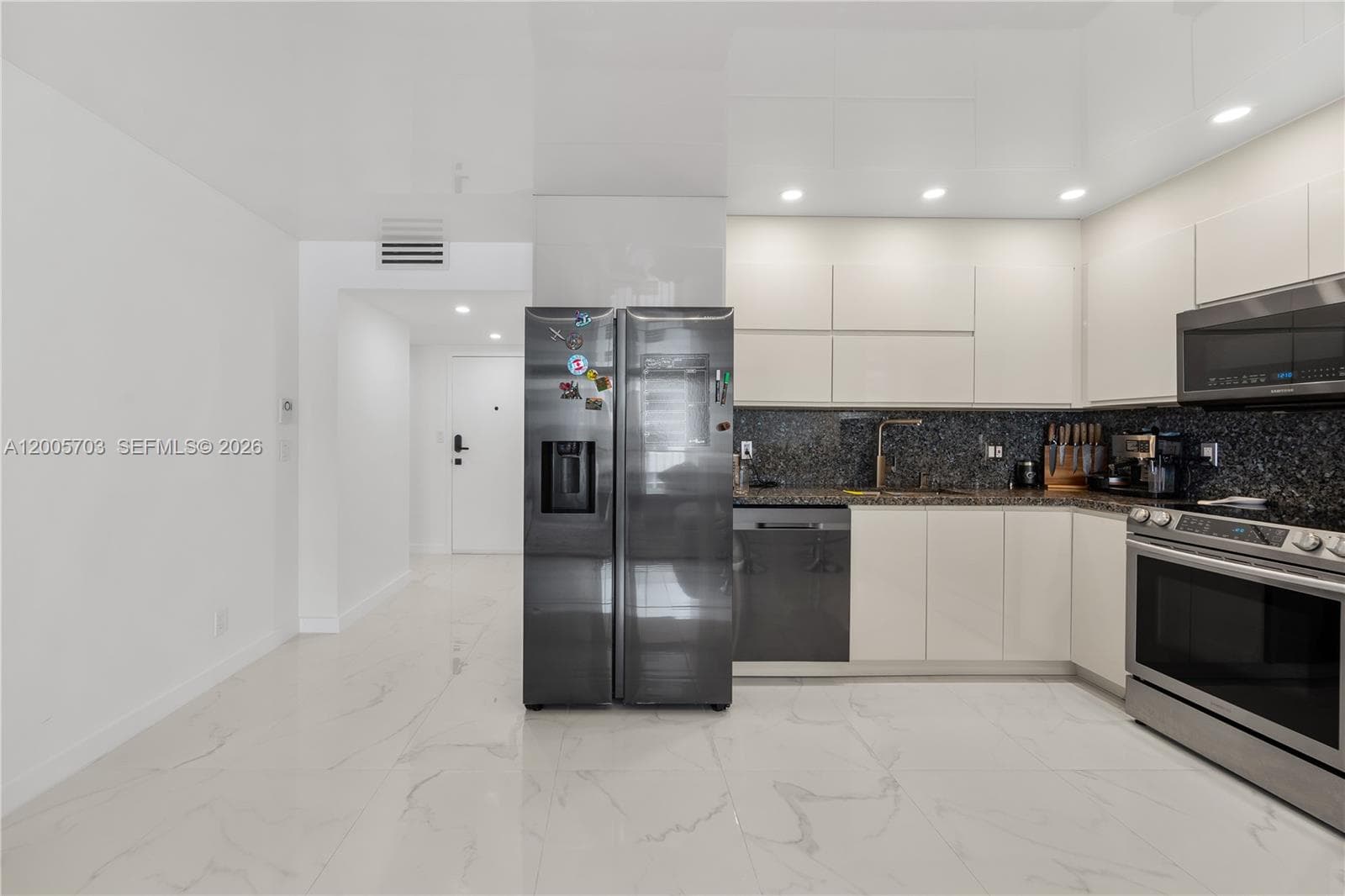 Prince George · #15B in Hallandale Beach - Photo 14