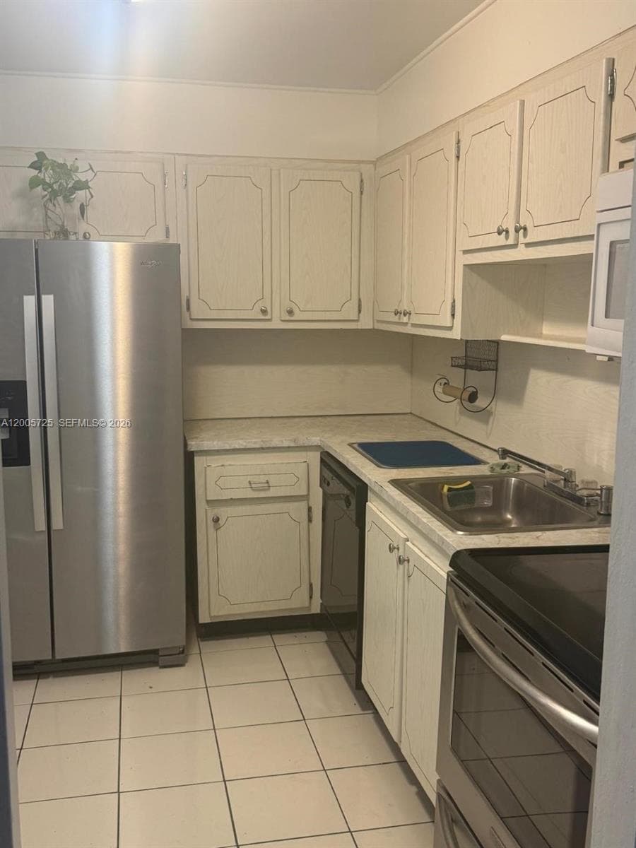 ROYAL OAKS CONDO · #310 in Miami - Photo 3