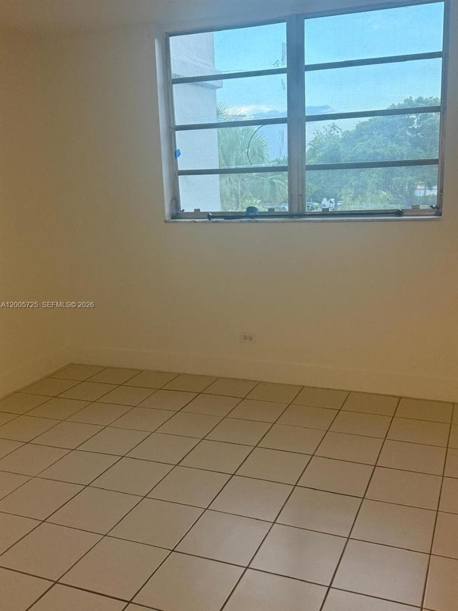 ROYAL OAKS CONDO · #310 in Miami - Photo 4
