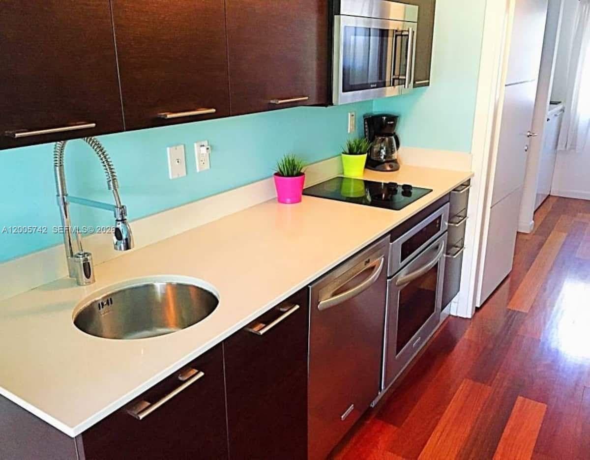 ETRURIA CONDO · #215 in Miami Beach - Photo 3