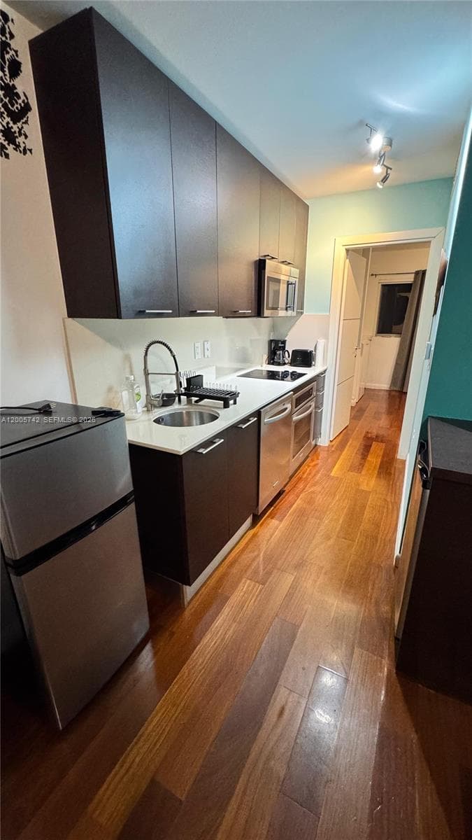 ETRURIA CONDO · #215 in Miami Beach - Photo 9