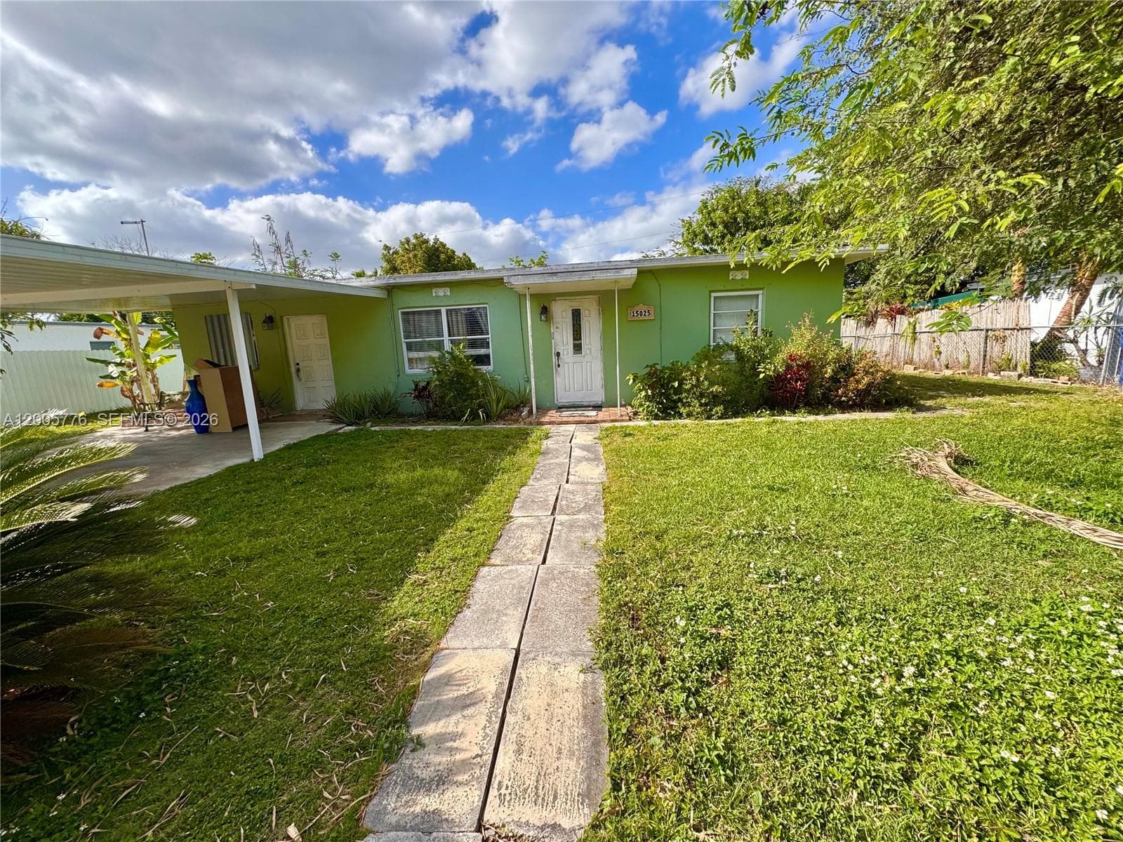 15025 Garfield Dr photo 1