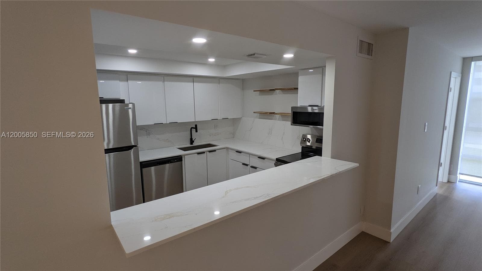 DESOTO PARK CONDO · #112 in Hallandale Beach - Photo 6