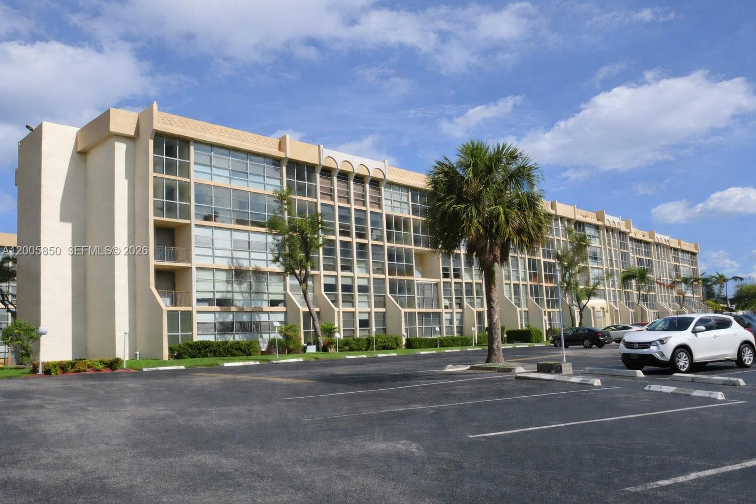 DESOTO PARK CONDO · #112 in Hallandale Beach - Photo 17