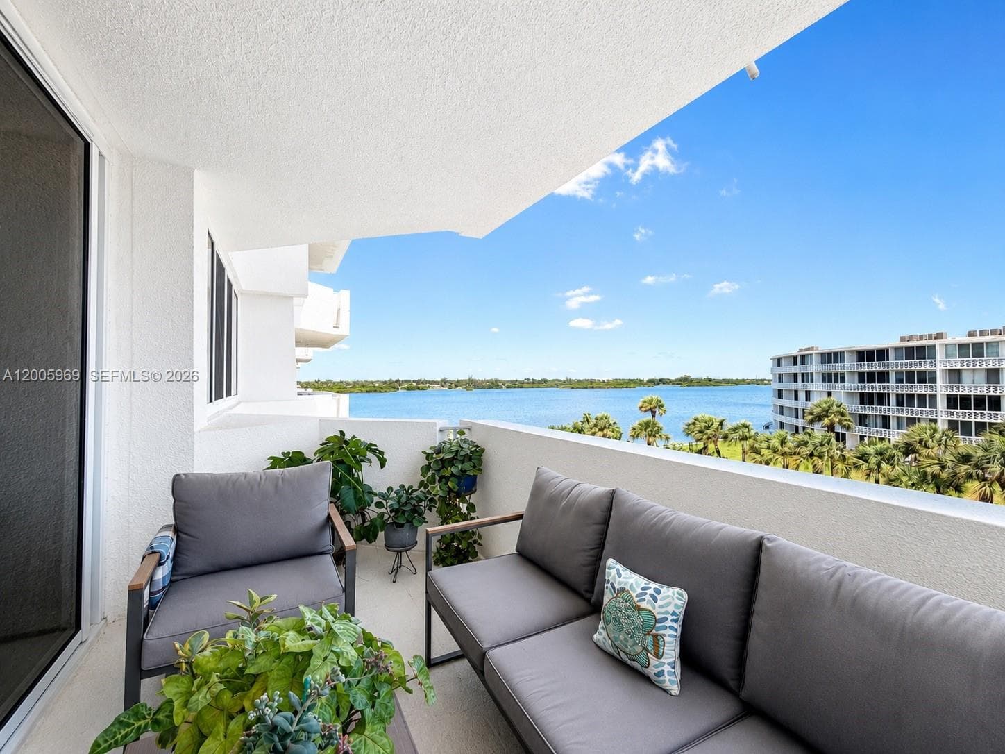 Carlyle House · #4070 in Palm Beach - Photo 2