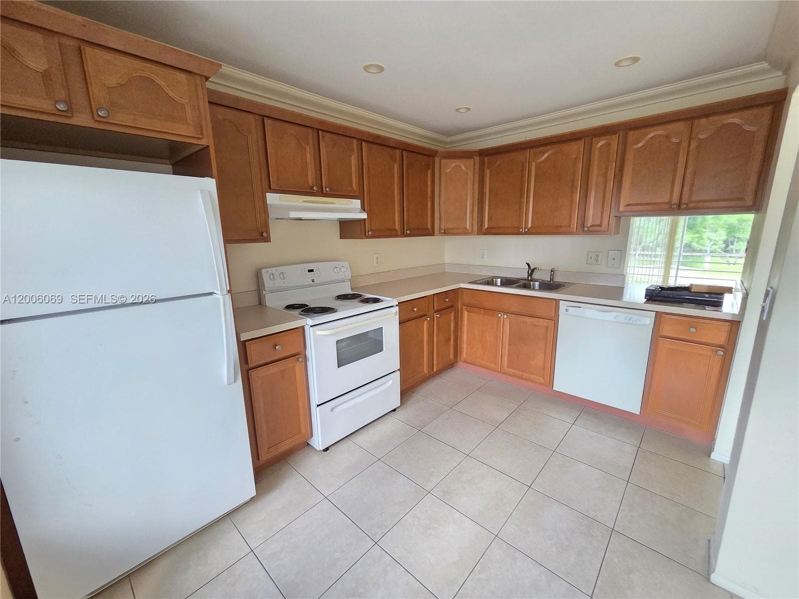 FAIRWAYS ROYALE CONDO · #210 in Hallandale Beach - Photo 3