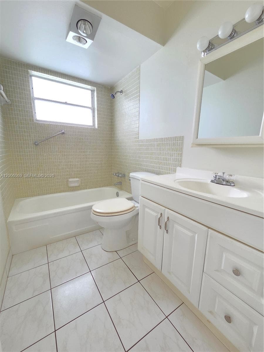 FAIRWAYS ROYALE CONDO · #210 in Hallandale Beach - Photo 9