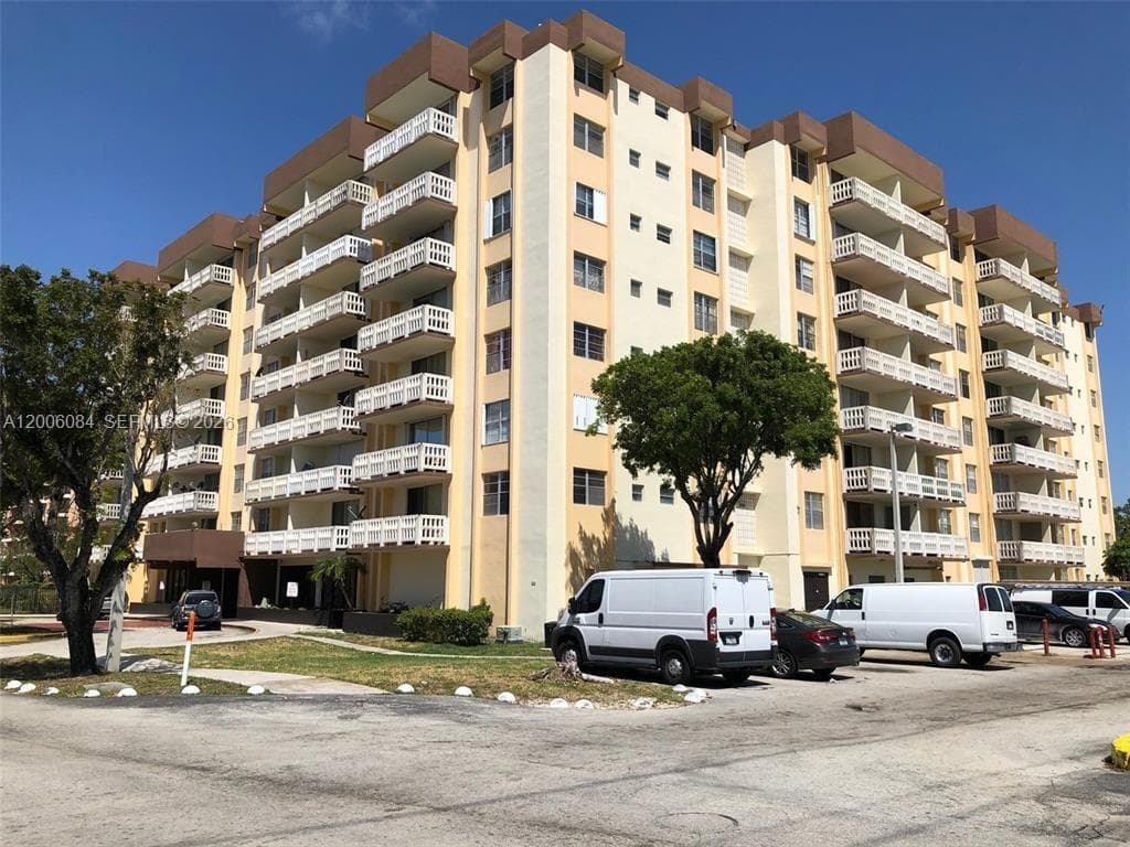 PARKWAY TOWERS BLDG 1 · #709 in Miami - Photo 12