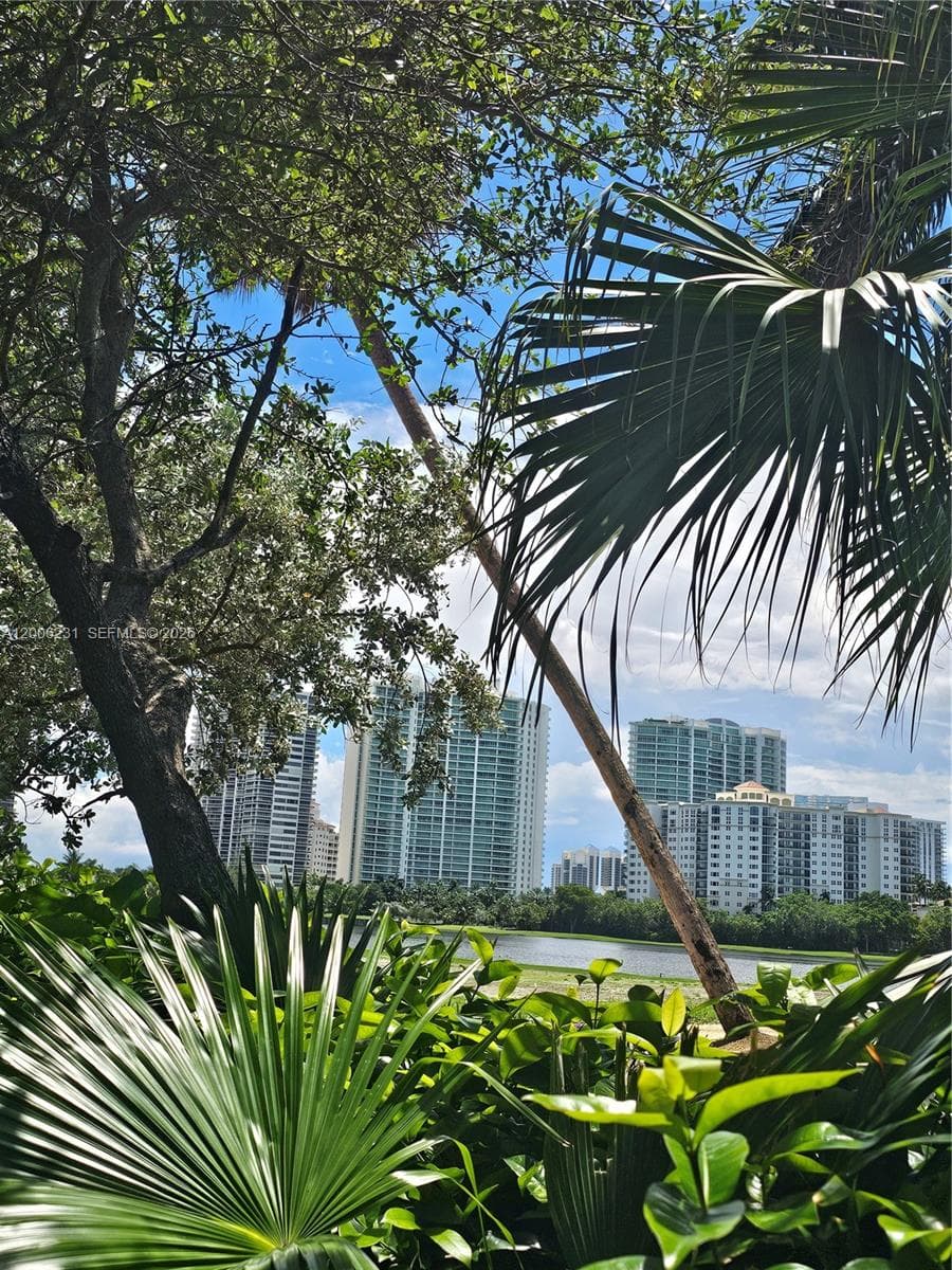 BISCAYA IV CONDO · #315 in Aventura - Photo 13