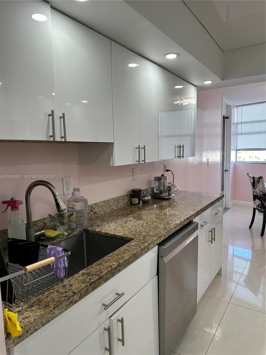 Lake Point Tower & Marina · #810 in Hallandale Beach - Photo 16
