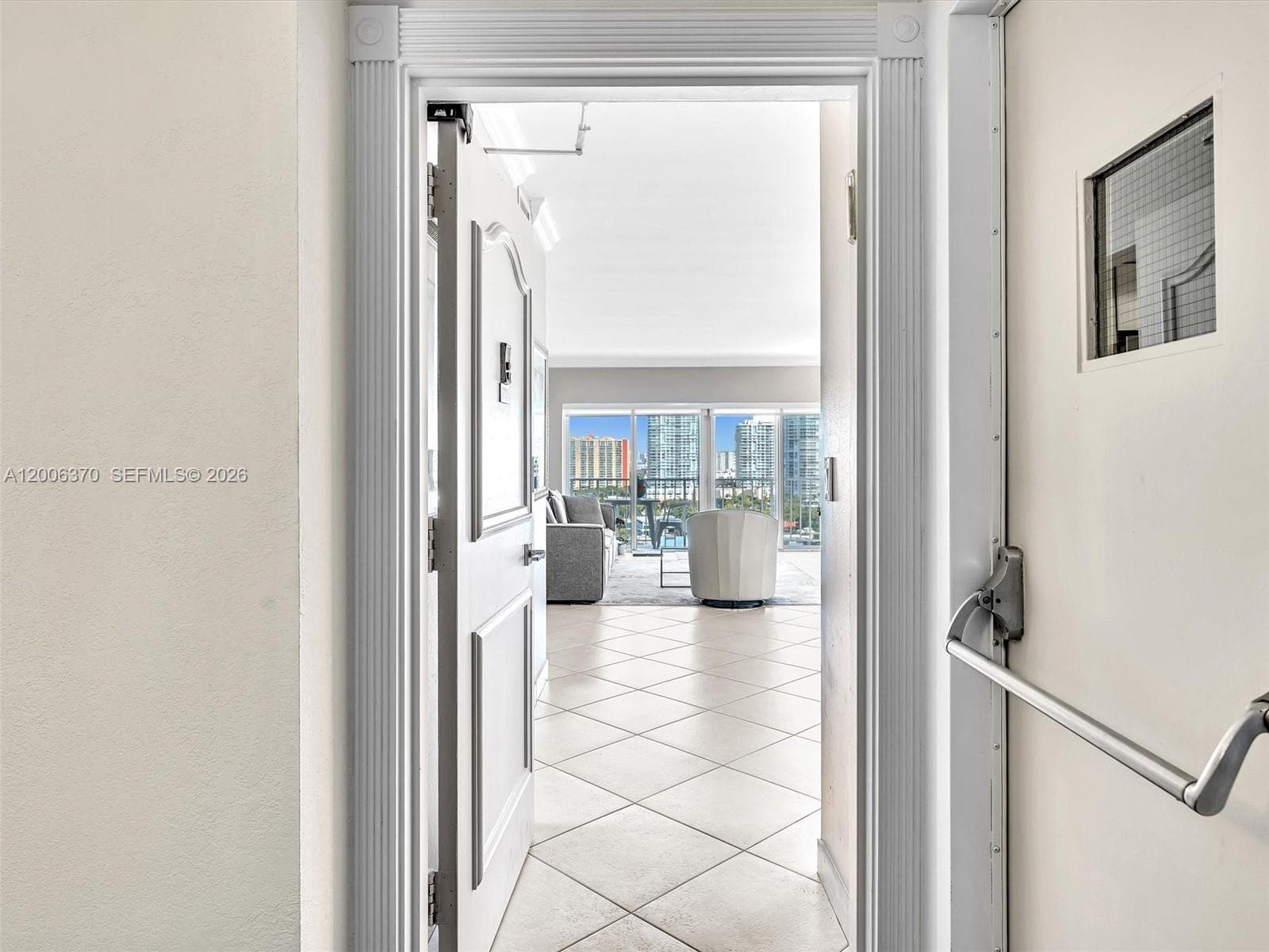 Arlen House West · #1731 in Sunny Isles Beach - Photo 3