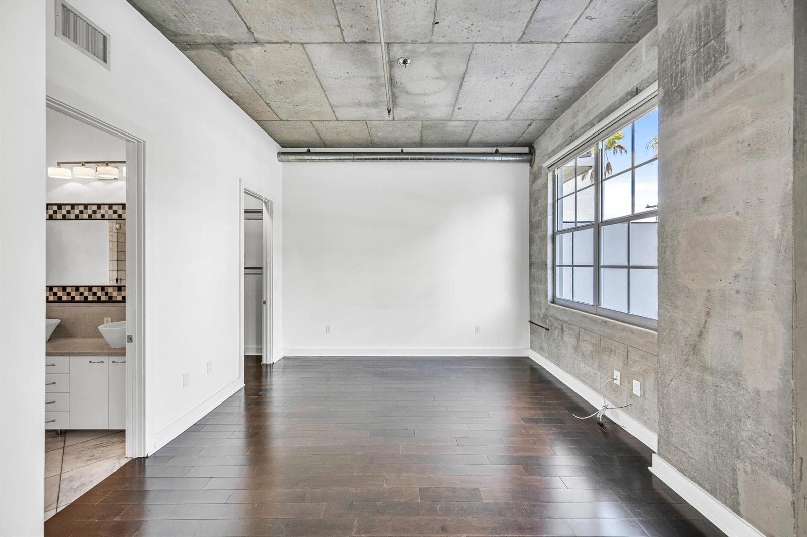 411 NW 1ST AVE #202--25