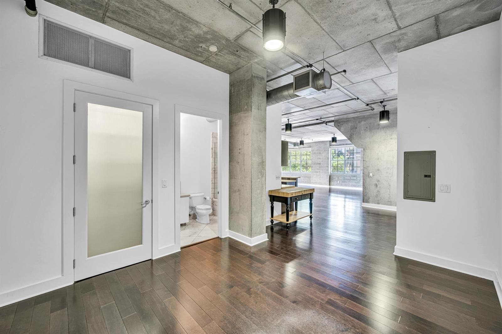 411 NW 1ST AVE #202--33