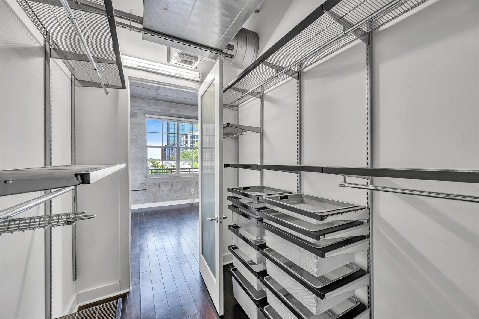 411 NW 1ST AVE #202--32