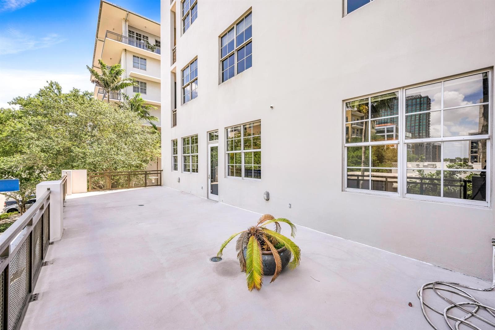 411 NW 1ST AVE #202--22