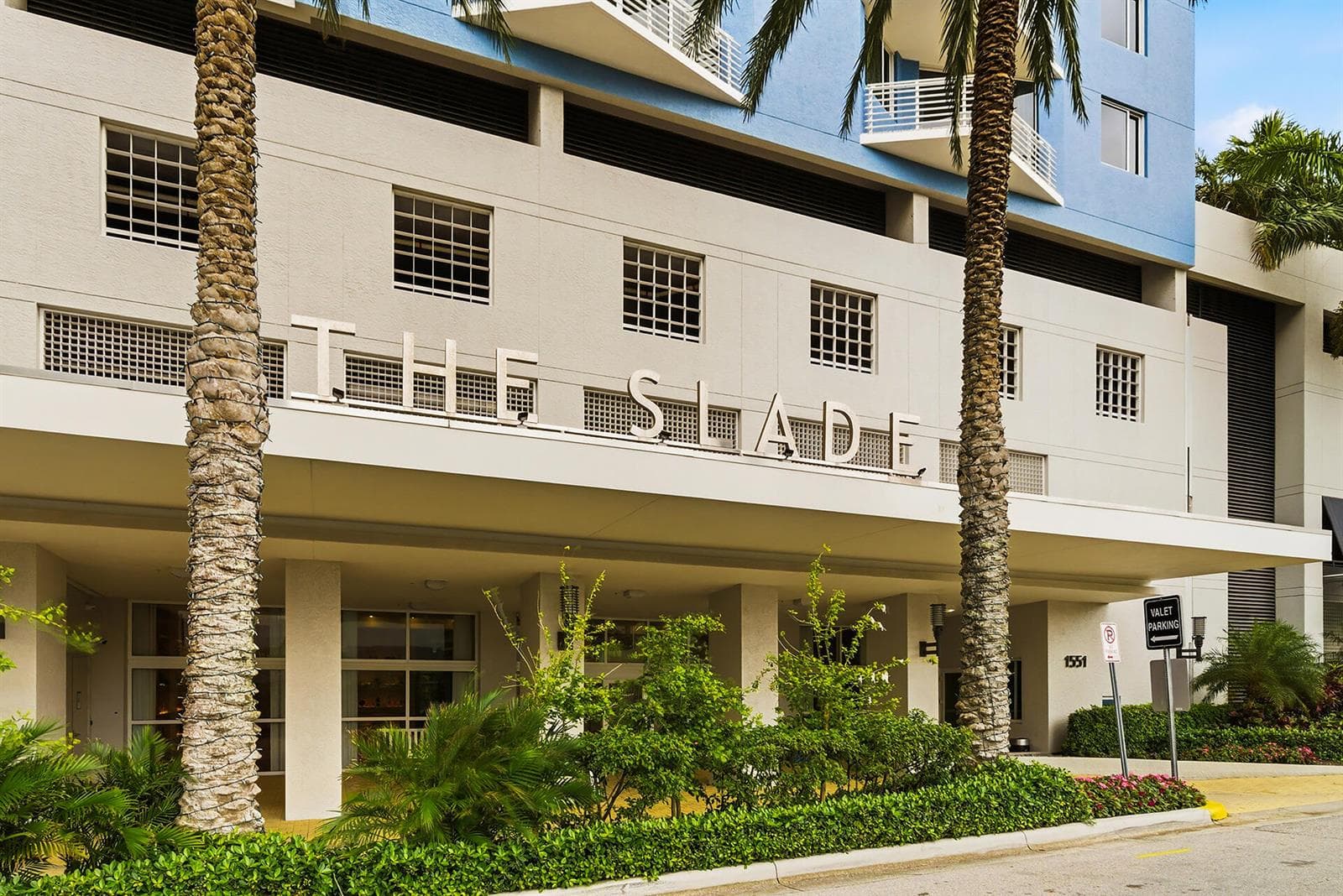 1551-N-FLAGLER-DR-605-33401-036