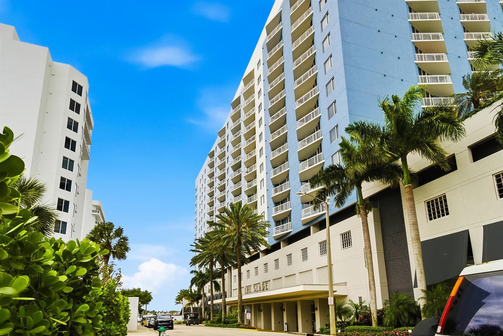 1551-N-FLAGLER-DR-605-33401-038