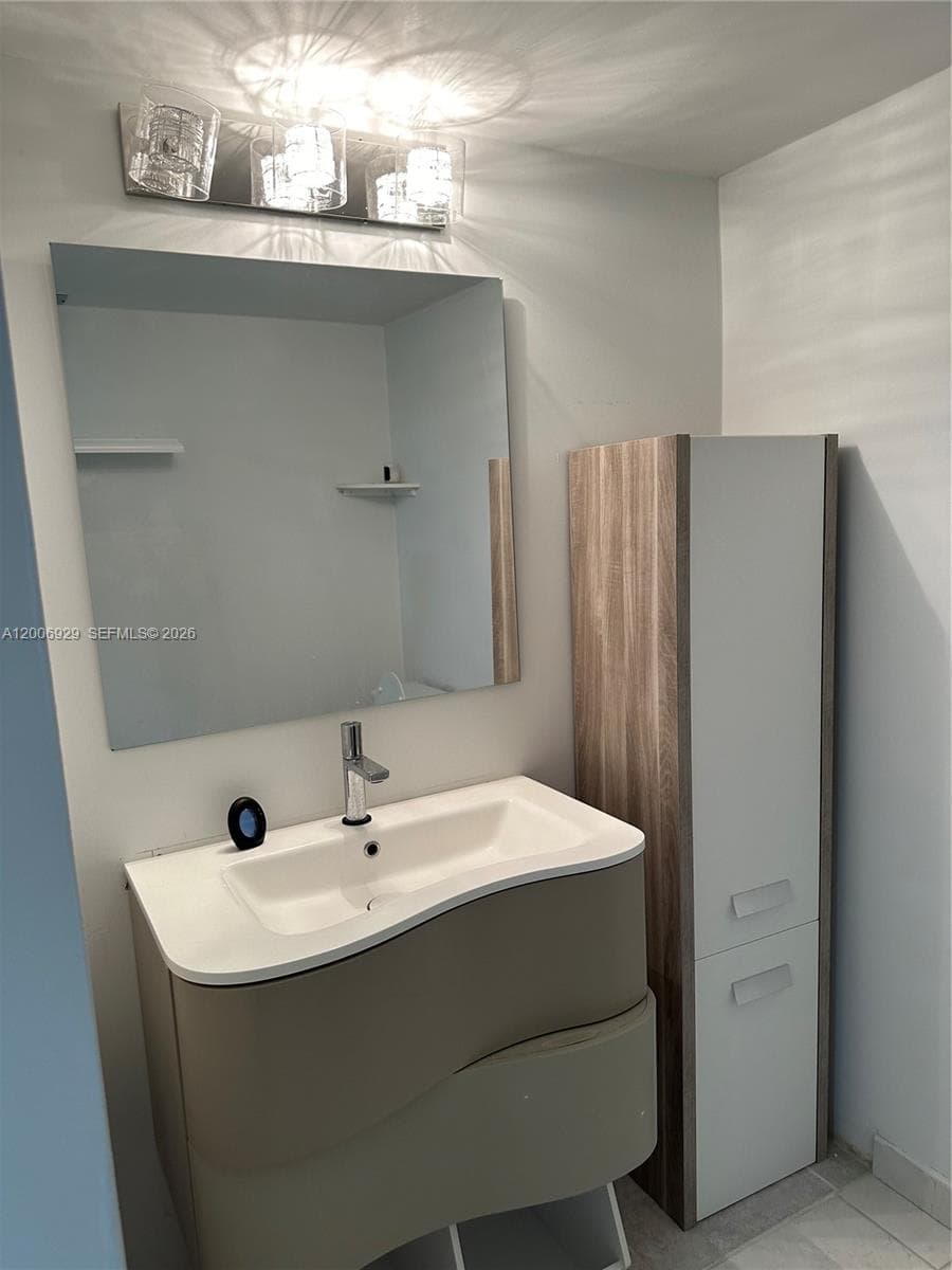 OLYMPUS CONDO PHASE · #1113 in Hallandale Beach - Photo 9