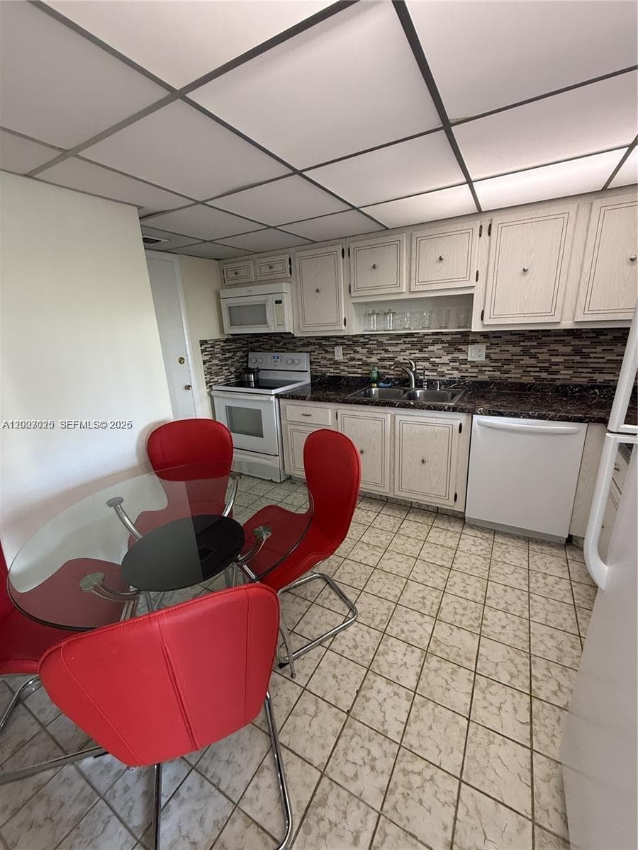 Fairways Riviera · #712 in Hallandale Beach - Photo 9