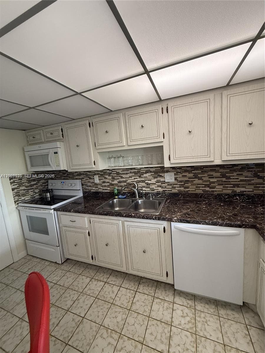 Fairways Riviera · #712 in Hallandale Beach - Photo 8
