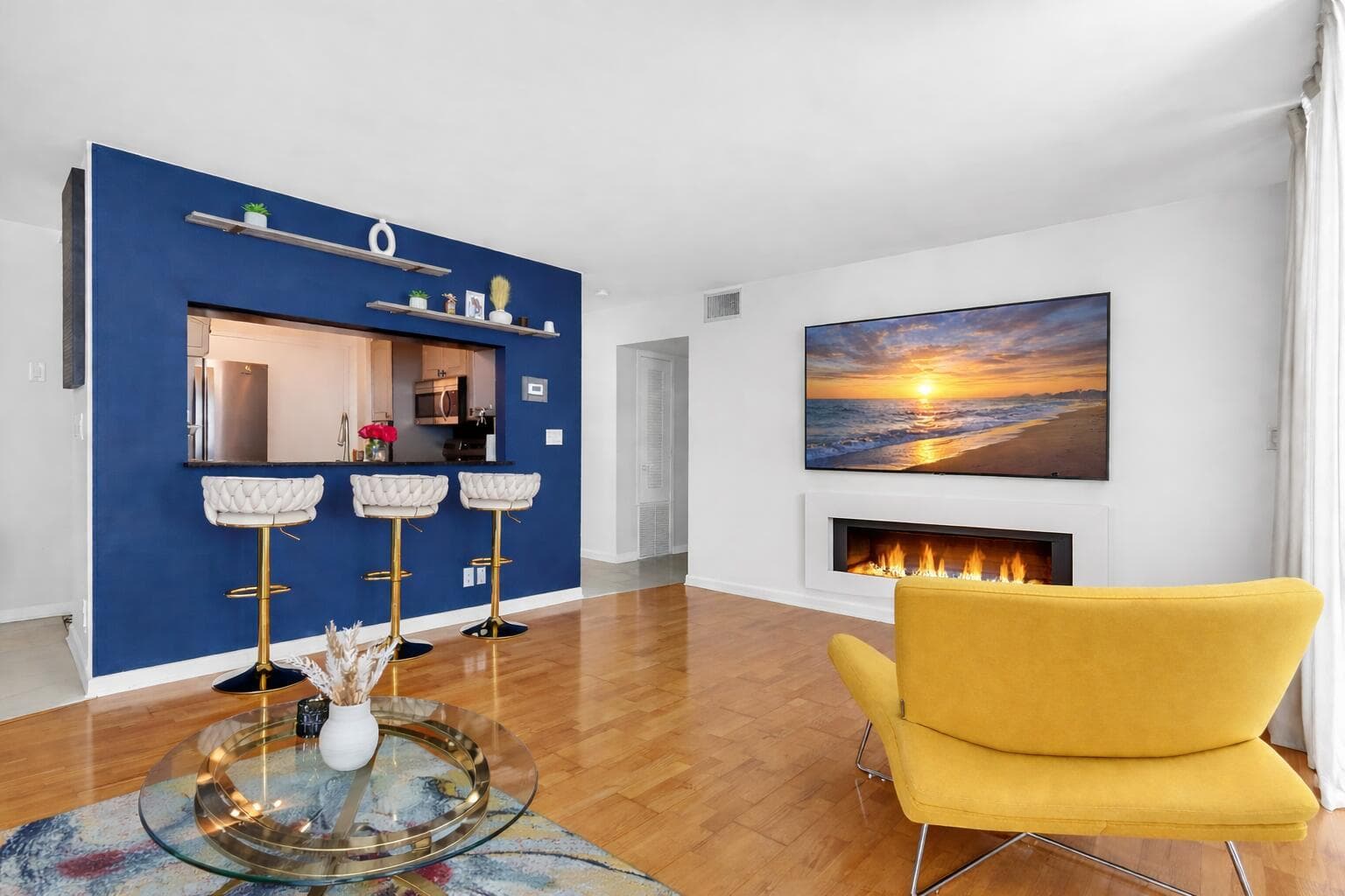 Modern living room with beach sunset__en