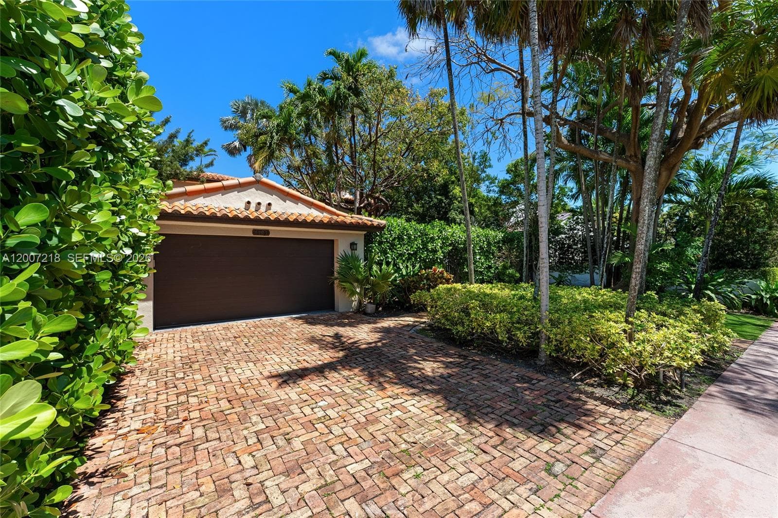 6121 La Gorce Dr photo 3