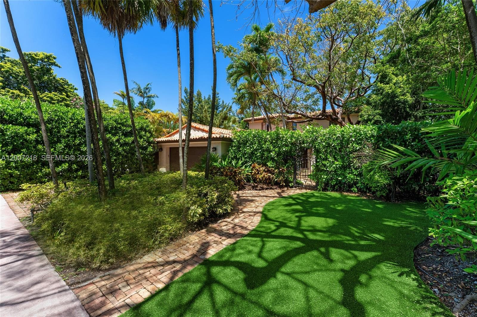 6121 La Gorce Dr photo 1